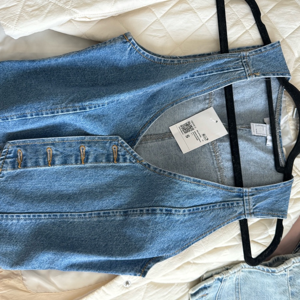 Forget 21 Denim Vest size small